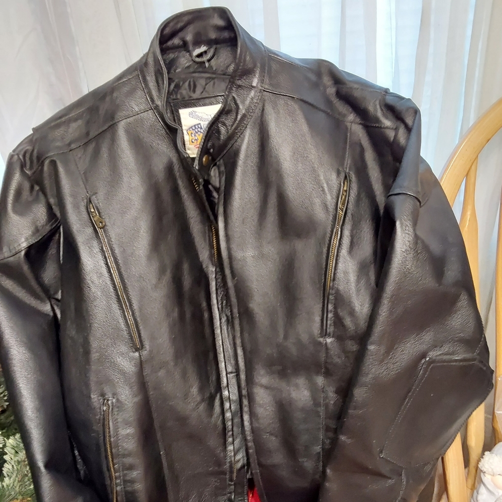 Men's leather jacket. Size 48.